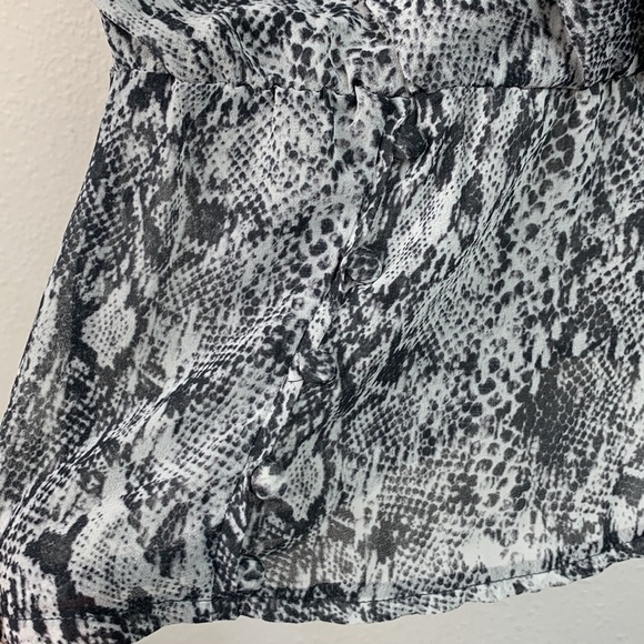 Guess semi sheer gray black snake print faux wrap deep V neck peplum blouse EUC - Picture 10 of 14